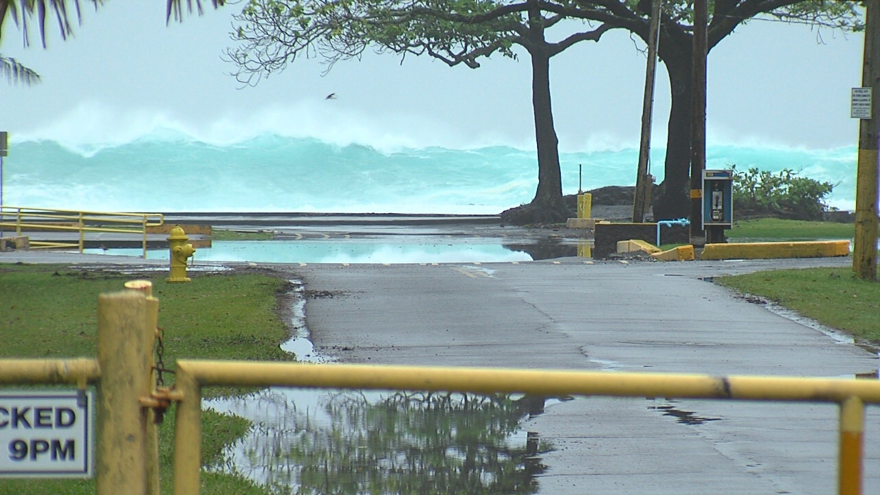 VIDEO High Surf Closes Hilo Beaches Bayfront Highway