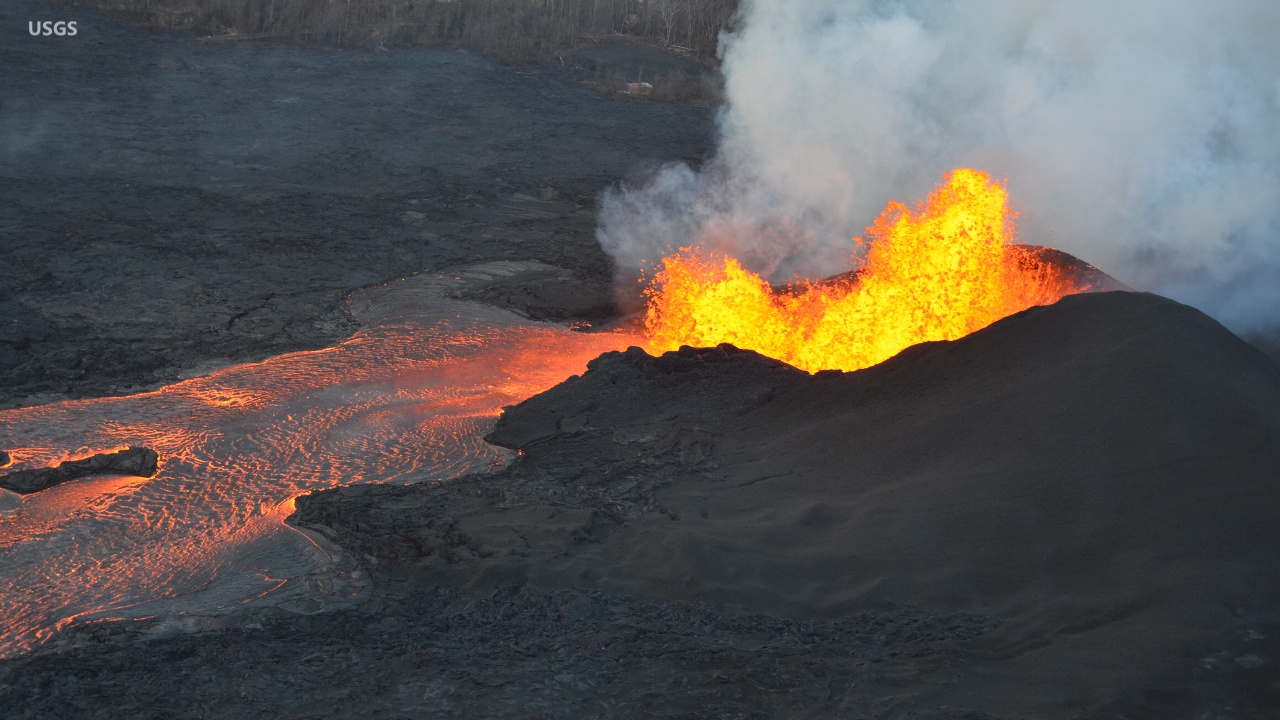 VIDEO: 2 pm Eruption Update – East Rift Zone, Summit Latest