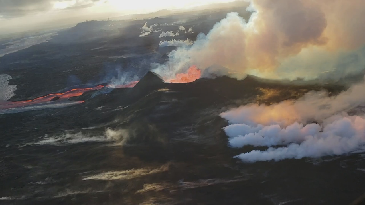 VIDEO: 7 pm Eruption Update – Summit Collapse Explosion