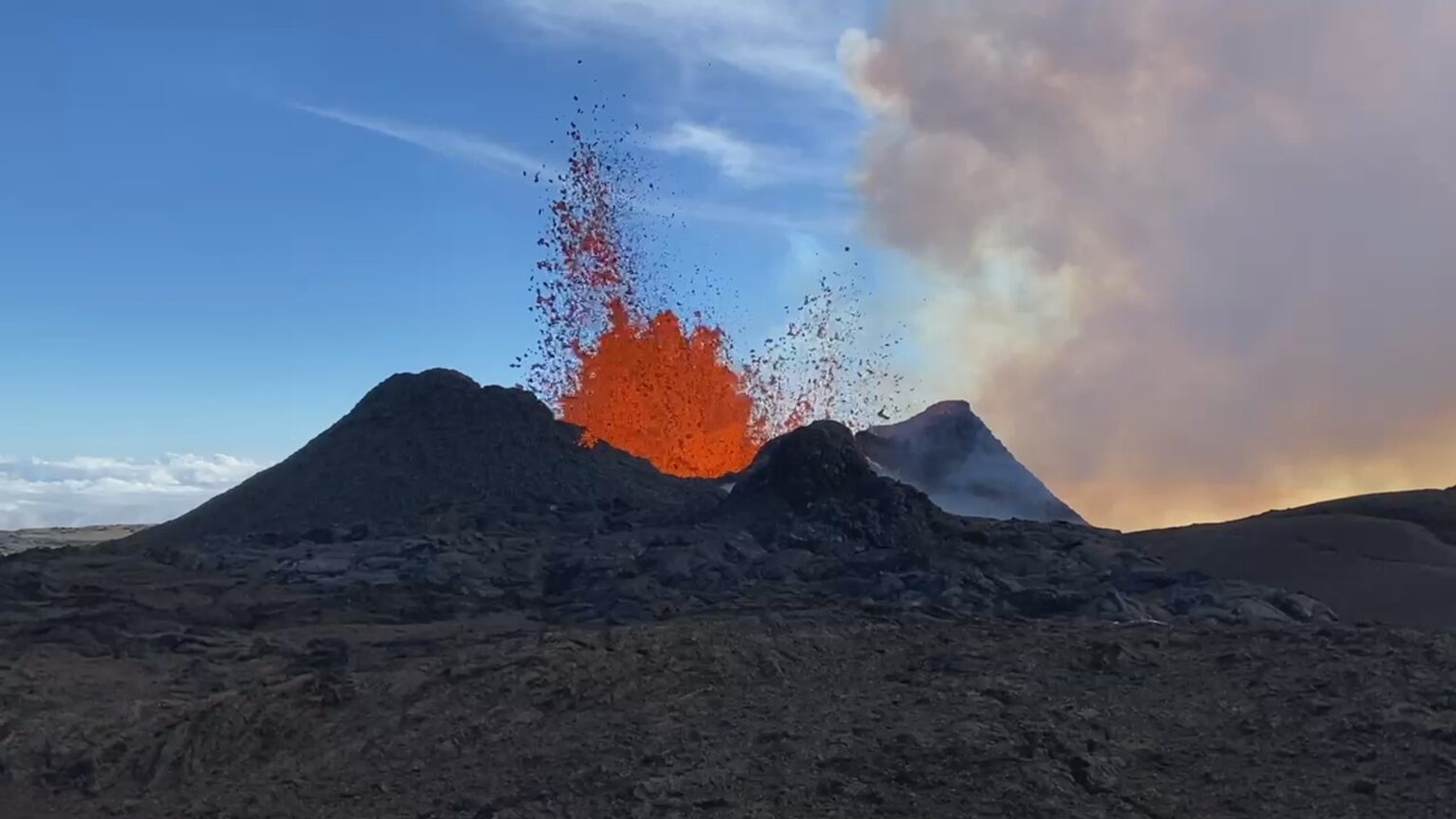 Video New Mauna Loa Eruption Maps Show Lava Advance Viewing Area 1320